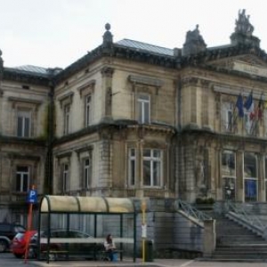 Facade avant des Anciens Thermes ( l'hotel se trouvera a l'arriere )