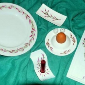 Mme Rosy Robert ( Les tabliers d'art et peinture sur porcelaine - 0475/961149 ) 