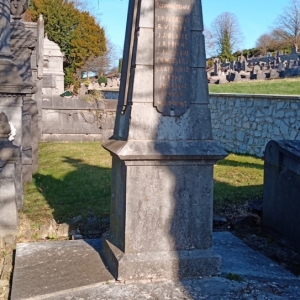 28) Le discret monument commémoratif de la Révolution brabançonne de 1830   ( Photo F. Detry ) 