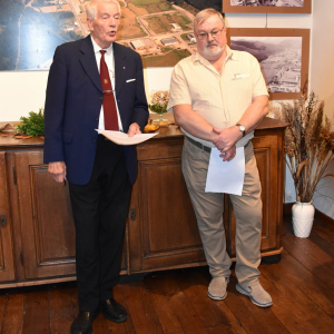 Ms. Léon HALLEUX et , Guy LEJOLY, respectivement Président et Vice - Président de Malmedy - Folklore et Guy LEJOLY