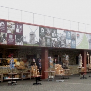 Souvenirs ou motifs a deposer sur la colline