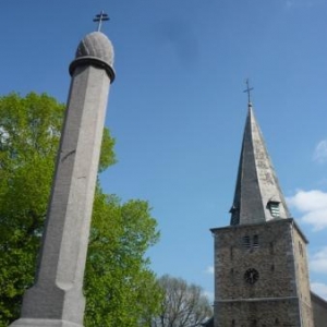 Le perron et le clocher tors de sart