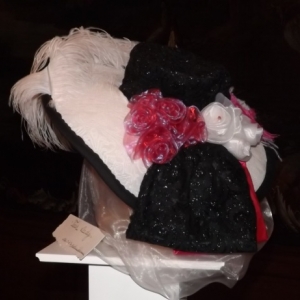  Les chapeaux de Maria exposés à la Maison Villers