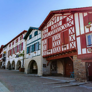 4 Les villages aux coquettes maisons en blanc-rouge-vert.  ( Aurélie Michel )