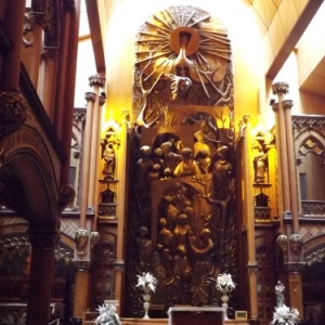 Le retable een bronze de la chapelle du Sacre-Coeur dite Chapelle des mariages