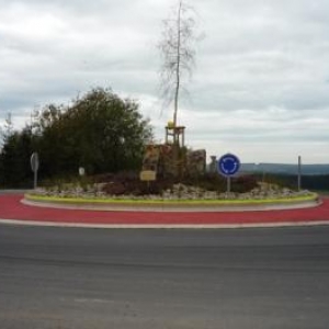 Le rond - point de la nouvelle route de la carriere