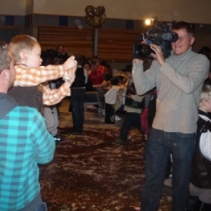 4eme jeudi gras : bal des enfants ( Club wallon )  La RTBF enregistre pour son emission  Au Quotidien