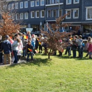 76. En Attente du bus pour retourner a l'ecole