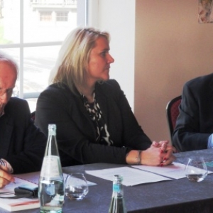 M. Bernard Portois, Mme Virginie Keifens, presidente, M. Manfred Dahmen