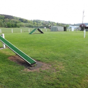 Un autre voisin : la piste de dressage canin