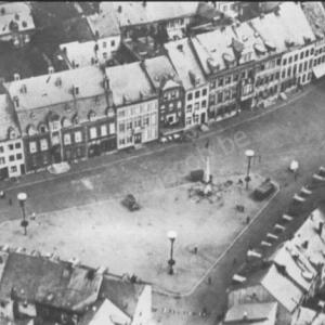 Vue aérienne de la place Albert Ier avant les bombardements de décembre 1944.