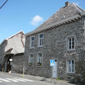 Ecole Saint-Louis appelee autrefois ecole des Sœurs