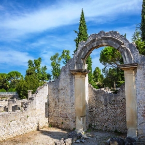 7. Vaison-la-Romaine  ( Vaucluse )