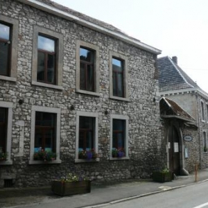 Ecole Saint-Louis : un ensemble de batiments dont les plus anciens datent du XVIIIe siecle.