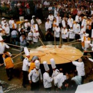 MALMEDY      Malmedy le 15 août ..... C'est géant !!