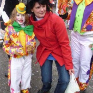 Pose avec un masque traditionnel