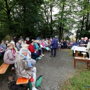 L'office devant la chapelle Fischbach ( photo : Denis Dosquet )