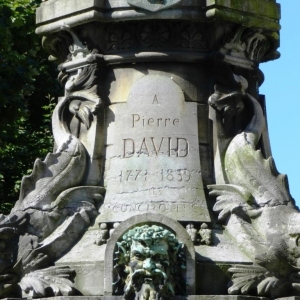 Détails de la fontaine Pierre David