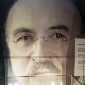  Léo Baeckeland, chimiste belge connu pour ses recherches en photographie et sur les matières plastiques 