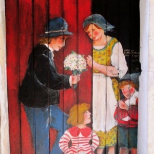 Portes peintes ( photo F. Detry )