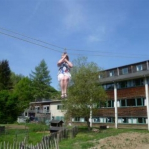 Auberge de jeunesse ( 080/338386 / http://www.lesaubergesdejeunesse.be ) 