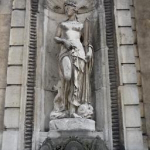 Statue de la facade