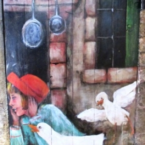 Portes peintes ( photo F. Detry )