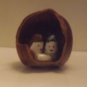 Collections de M. et Mme Caucheteux : creche dans une coquille de noix