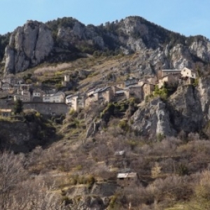 Le village de Roubion ( photo F. Detry )