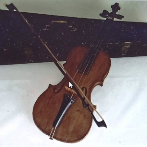 "le premier violon de l’artiste ». 