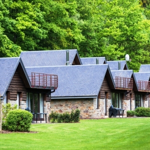 Les villages de vacances avec chalets (comme ici à Arimont) n'ont obtenu le feu vert pour ouvrir que quelques jours avant les vacances de carnaval (Photo : ostbelgien.eu/D.Ketz)