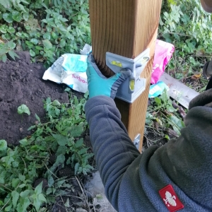 Comme ici à Eynatten, les premiers piliers en bois ont été installés pour le système des points-noeuds. (Photo ©ostbelgium.eu)