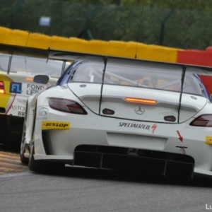 Mecedes SLS GT3 a la poursuite de l'Aston Martin GPR a la chicane des Combes