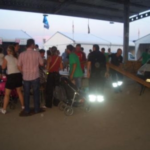 Les gens partent sous les ORDRES des organisateurs