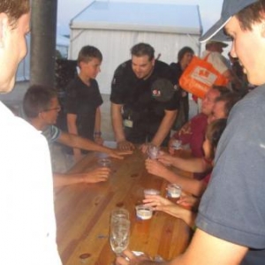 Pas le choix, on leve les verres ou on leurs dit au revoir 