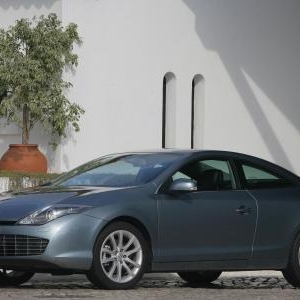 RENAULT LAGUNA Coupé.