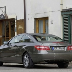 Une Mercedes E-Klasse Coupé dans le Sud de l’Angleterre. 