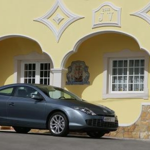 RENAULT LAGUNA Coupé.