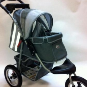 PHOTO  15 : Poussette buggy rose/gris - grandes roues à gonfler ou roues pleines - pratique et repliable d'une seule main - panier en dessous - freins au pied - housse de pluie en option