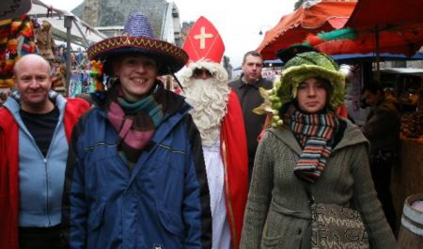 7. Saint-Nicolas et deux catherinettes