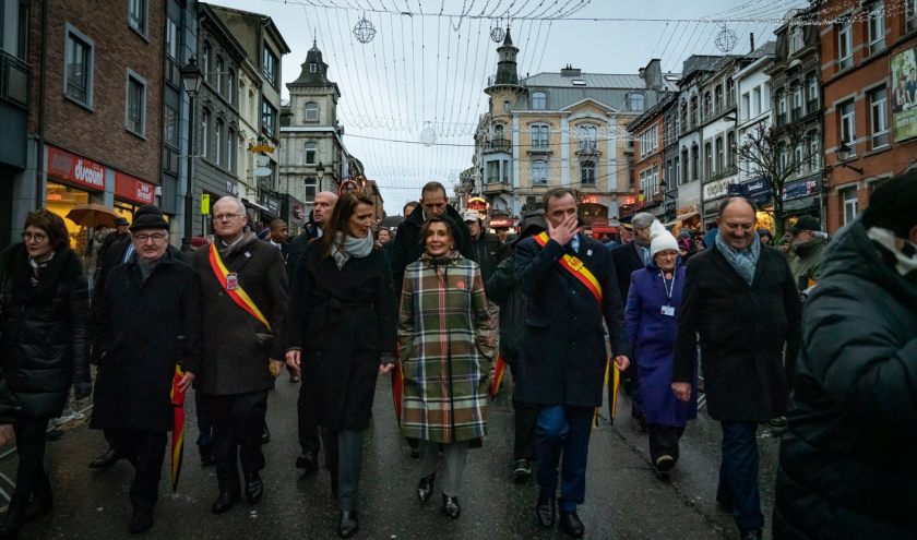 "Parade" à Bastogne, entre la Première ministre Sophie Wilmès et le Bourgmestre Benoît Lutgen. 19.12.2020.