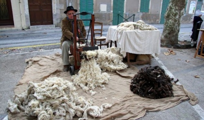 Cardeur de laine, pour faire un matelas.