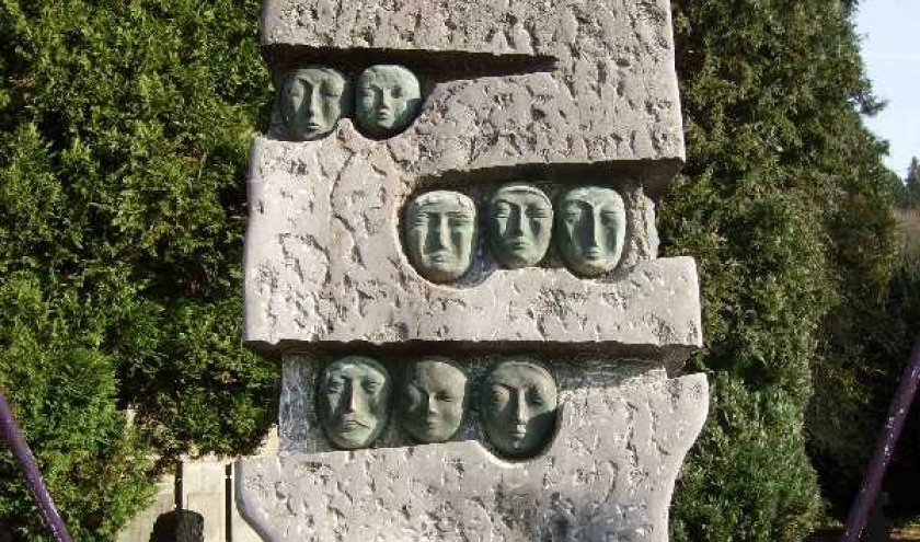 Houffalize. Monument aux victimes civiles de l'Offensive