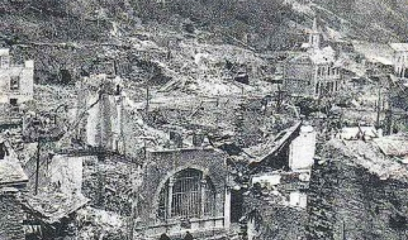 vue depuis l'actuel parking en face de la maison communale, vers la poste et la chapelle N.D. de Lourdes