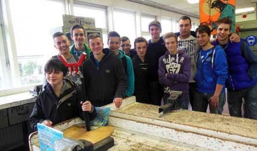 Le pose menton de Romain Bernard au salon des jeunes inventeurs