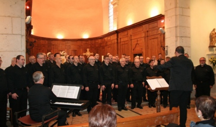 Prestation dans l' eglise de " Le Poizat " ( Photo de B. Beaupain )