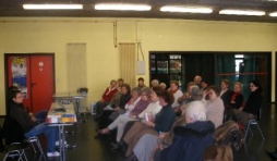 une partie du public senior au debut de l'expose