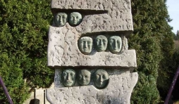 Houffalize. Monument aux victimes civiles de l'Offensive