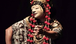 Danse "topeng" (c) Panji Sutrawinangun 