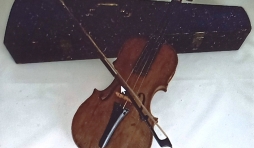 "le premier violon de l’artiste ». 
